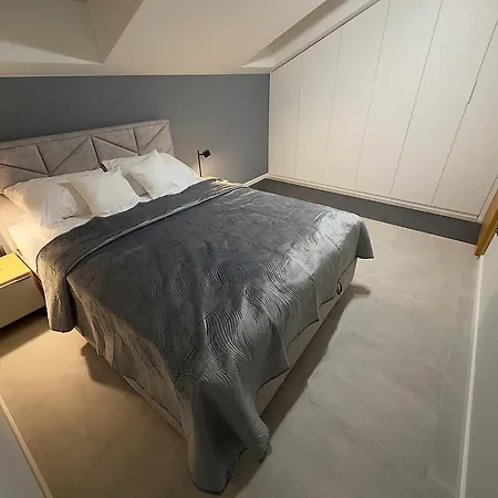 Appartamento N, Trabki