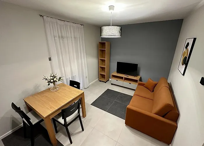Apartman N, Trabki